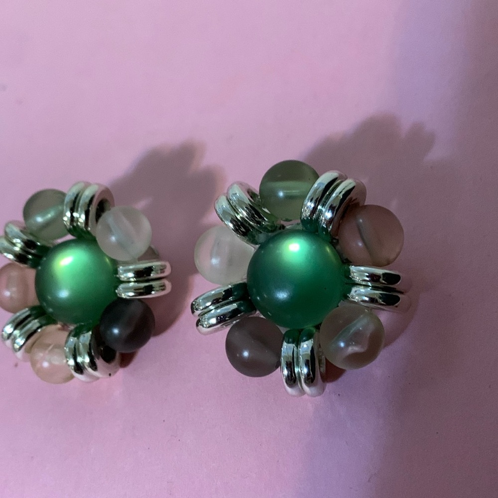 Beautiful earrings, clip on style*